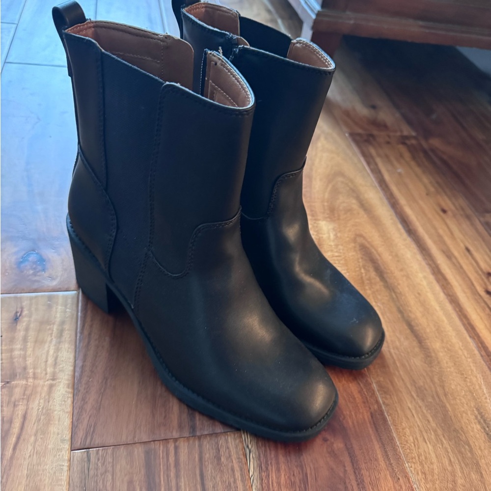 NEW Zodiac Claret Booties
